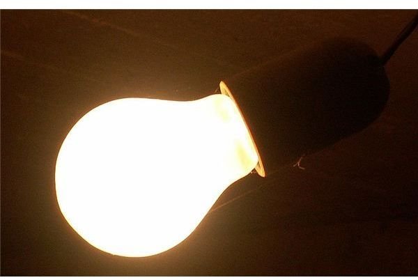 800px-Incandescent light bulb on db