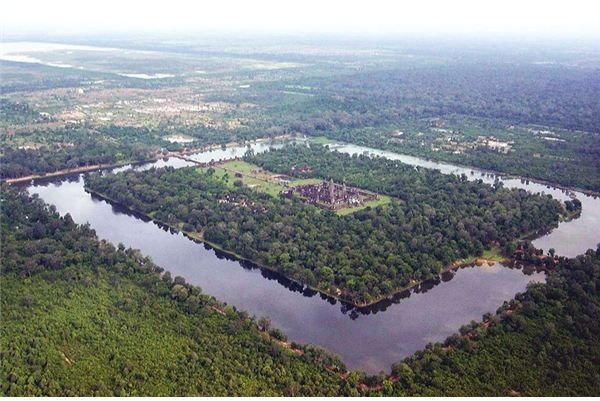 The Art and Architecture of the Temple of Angkor Wat in Cambodia