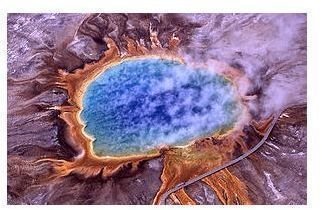Extremophiles cause the colors that characterize Grand Prismatic Spring in Yellowstone National Park