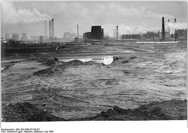 Bundesarchiv Bild 183-1990-0713B-021, Espenhain, Braunkohleveredelungswerk