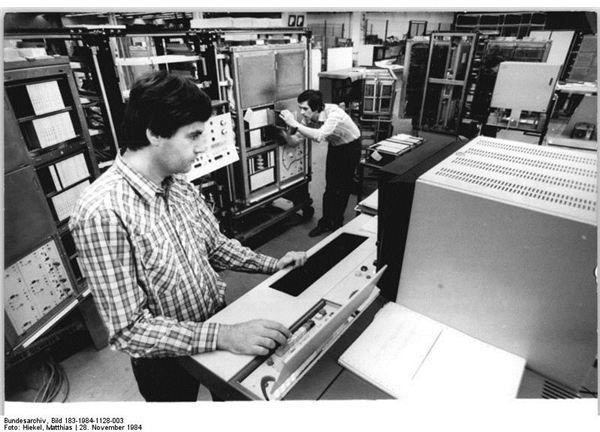 Bundesarchiv Bild VEB Robotron Elektronik Dresden, Computer Newa electronic data processing 