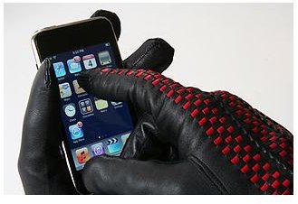 The Top 5 Best iPhone Gloves For Cold-Weather iPhone Usage