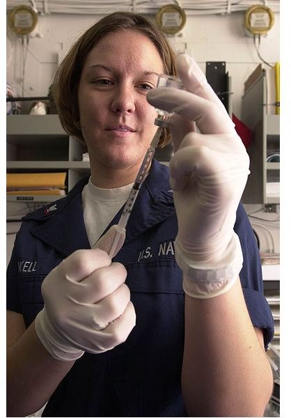 393px-US Navy 030514-N-2143T-001 Hospital Corpsman 3rd Class Grandi Barkel from Western Park, Mont., prepares a syringe to immunize patients aboard USS Nimitz (CVN 68)