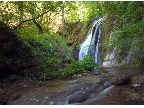 waterfalls-rocks-2