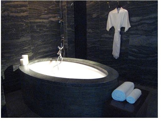 Lavender Oil Bath Therapy for Mental and Physical Well-Being