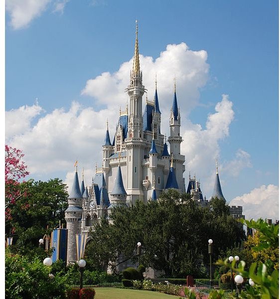 Saving for That Summer Trip for Your Family? How Much Does it Cost to go to Disney World  for a Week?