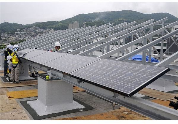 800px-US Navy 100614-N-8335D-090 Japanese contractors install solar panels on the Public Works building roof at Fleet Activities Sasebo, Japan