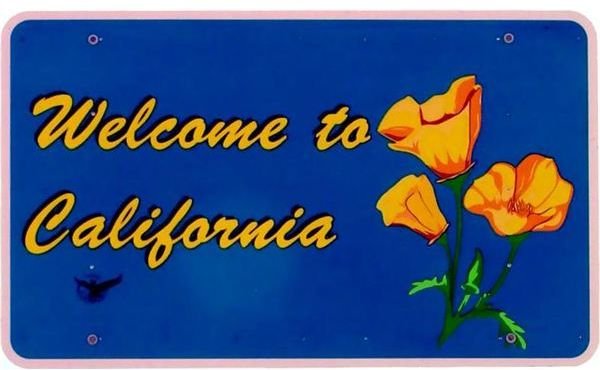 California Welcome Sign by Tobias Müller/Wikimedia Commons