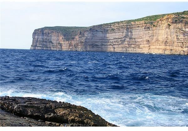 800px-Gozo-cliffs