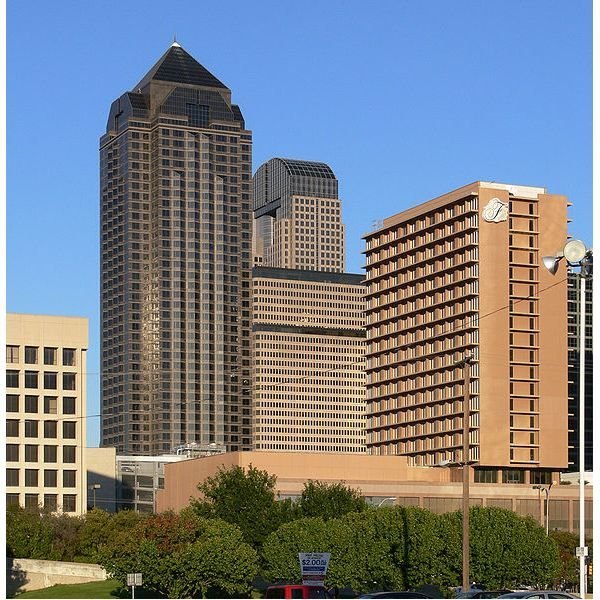 587px-Dallas Crow Center 2100 Ross Ave JP Morgan Chase Tower Fairmont Hotel