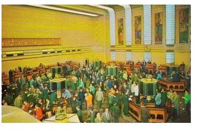 POSTCARD - TORONTO - TORONTO STOCK EXCHANGE - INTERIOR CROWDED FLOOR - 1960s