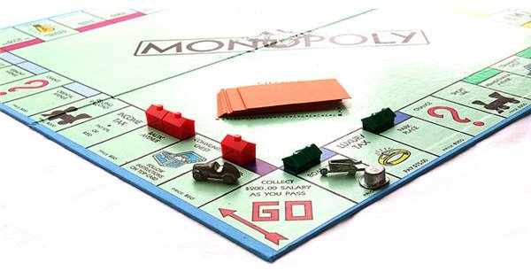 Economic Simulation Board Games Worth Playing - Four of the Best Economic Themed Games to Play During Family Time
