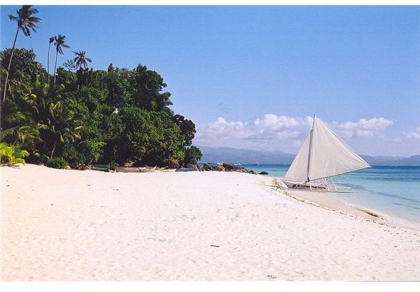 800px-Beach Boracay 2003