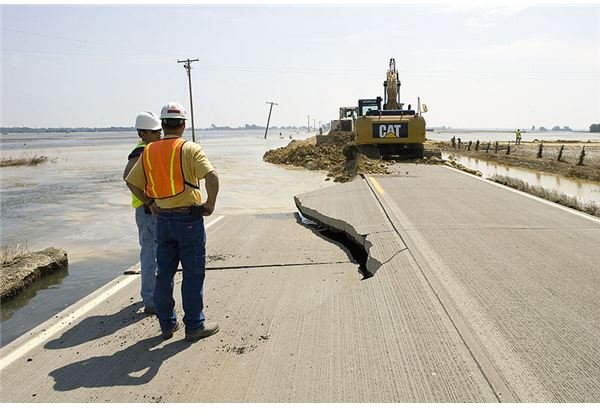 800px-FEMA - 36989 - Army Corps of Engineers survey a road in Iowa