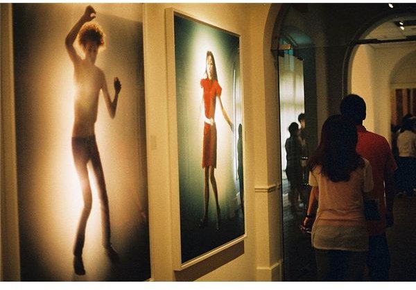 David LaChapelle&rsquo;s Photos Exhibited at an Event