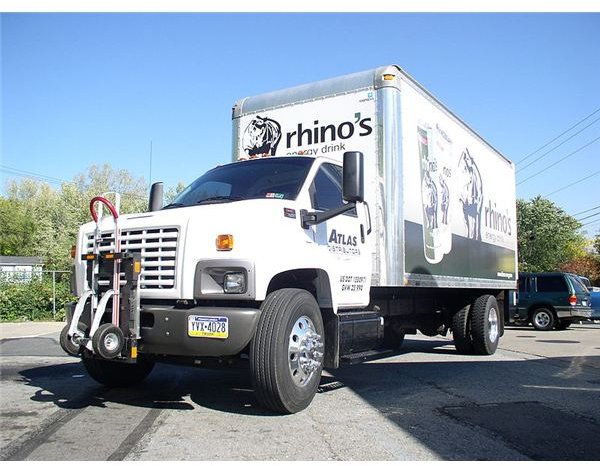 800px-Hand truck lock Rhino Energy GMC