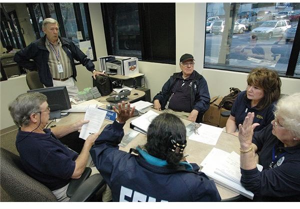 800px-FEMA - 34581 - FEMA Community Relations Team (CR) in a meeting in Georgia