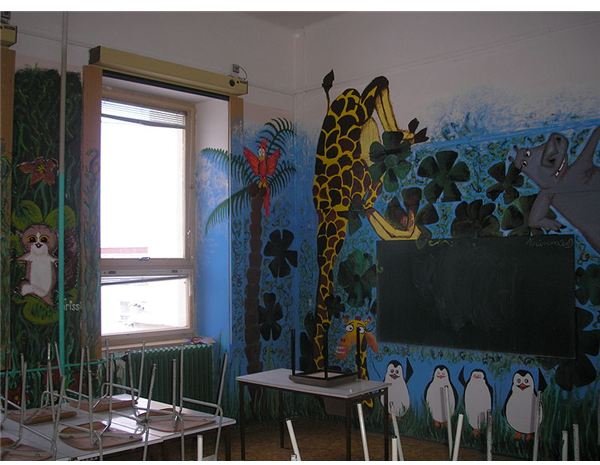 Garaffe art class mural