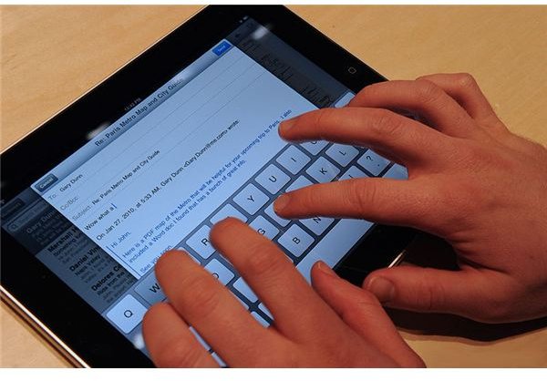 iPad with on display keyboard Wikipedia image by matt buchanan