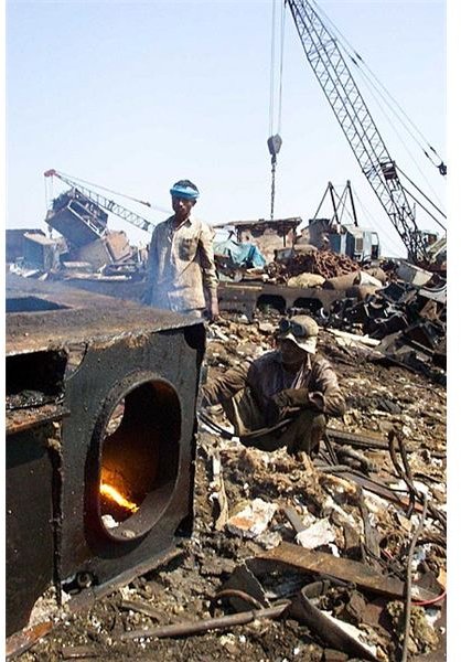 Ship Breaking: What are the Occupational Hazards involved in this Marine Profession?