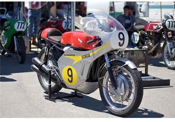 Mike Hailwood&rsquo;s 500cc Honda of 1966 from Wikimedia Commons by Michael