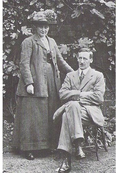 392px-B Potter and her husband W Heelis 1913