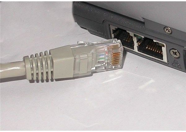 Will an Ethernet Card Connect to an Ordinary Wireless Router?