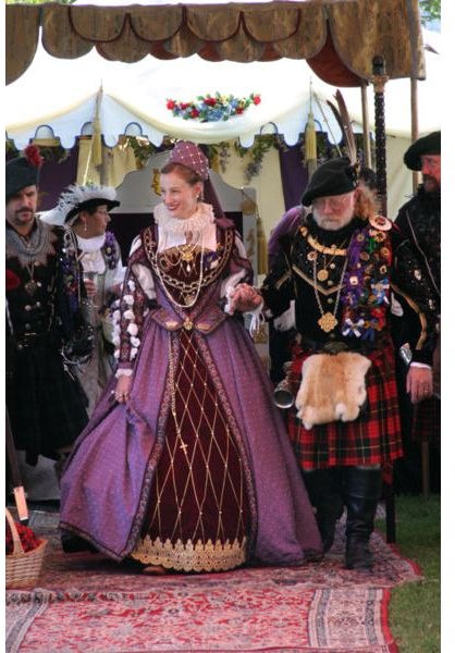 Queen Elisabeth 1 Ren-faire - copyright David Ball - Wikipedia Commons