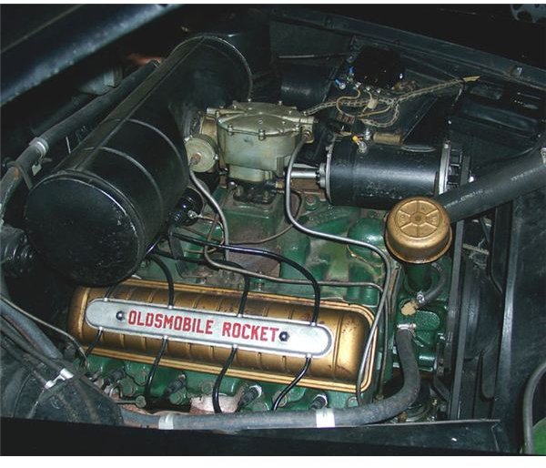 Oldsmobile Rocket V8 OHV engine from Wikimedia Commons by Zandome