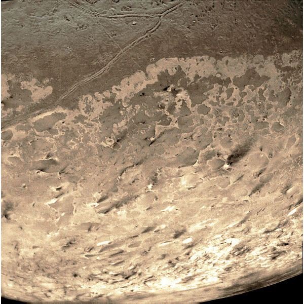 Voyager 2 Triton 14bg r90ccw colorized