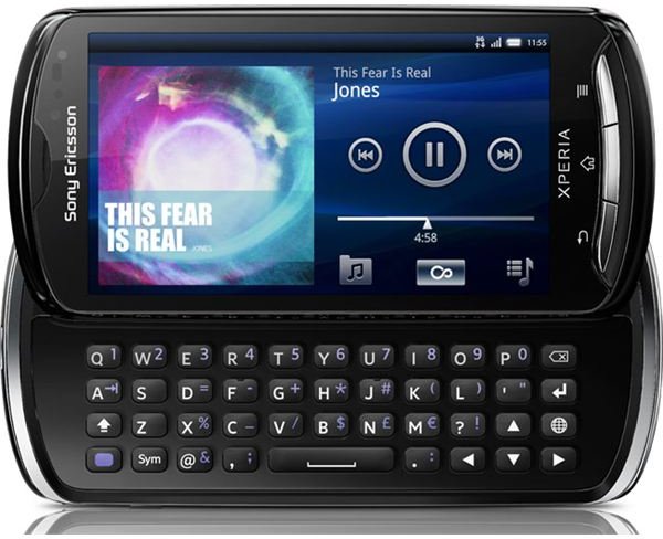 Sony-Ericsson-Xperia-Pro front and keyboard