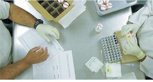 800px-US Navy 010717-N-1350W-002 Drug screening lab prepares samples