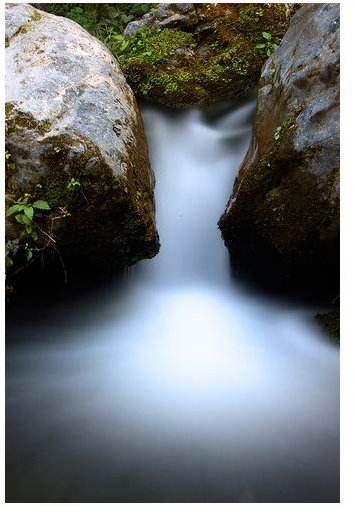 Waterfall using a polarising filter