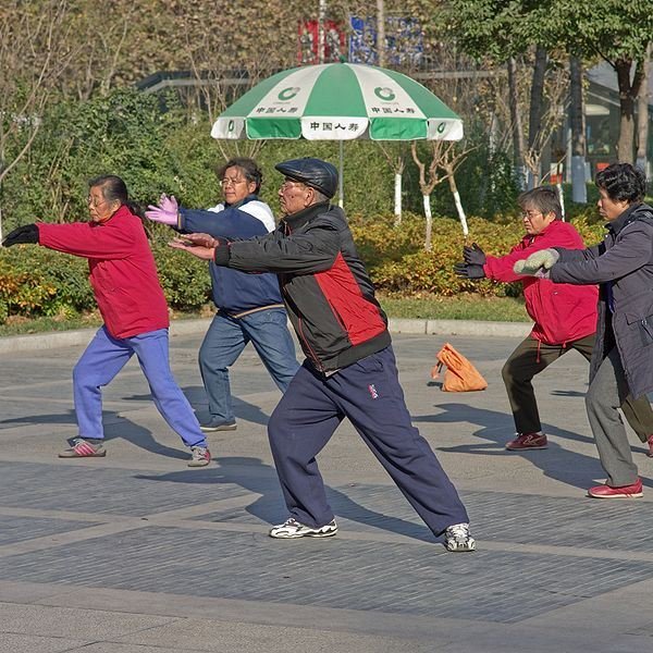 600px-Old people are making sports