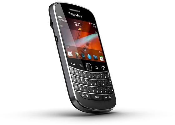 BlackBerry Bold 9900 Angle