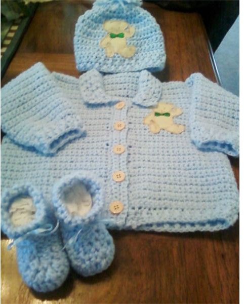 Free Crochet Pattern and Instructions For Newborn Sweater, Hat & Booties