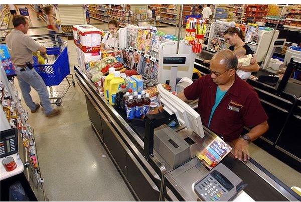 800px-US Navy 020813-N-3235P-532 A Navy family unloads their shopping cart while purchasing groceries at the Navy Commissary located just outside Naval Air Station Oceana