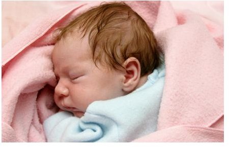 Breastfeeding vs. Bottle Feeding: The Benefits of Both
