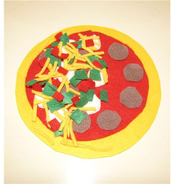 Make Your Own Felt Pizza Activity for Preschoolers