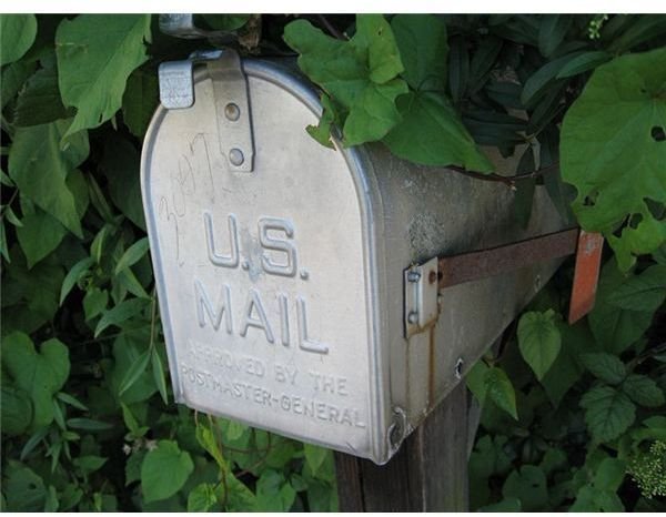 800px-Mailbox US in the shade